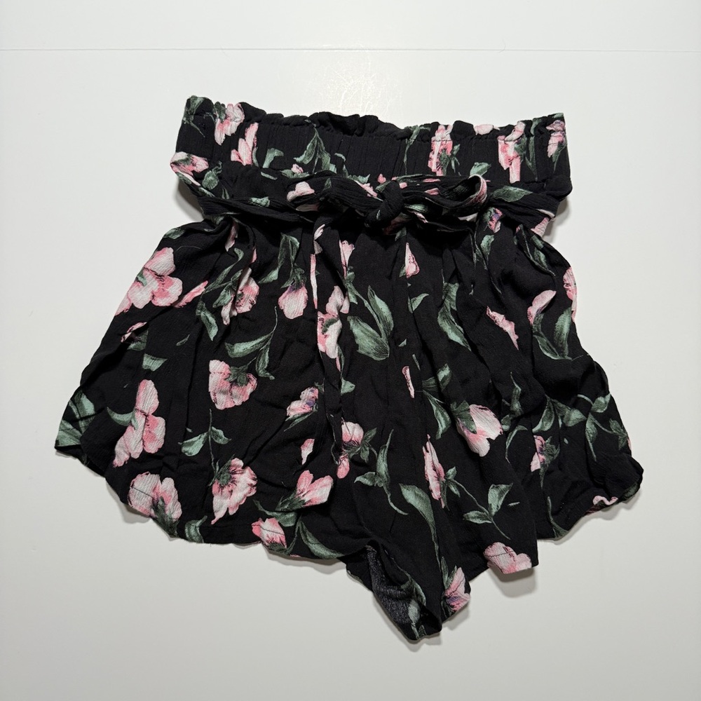 SHEIN Women’s Flowy Black Floral Shorts, Size M
